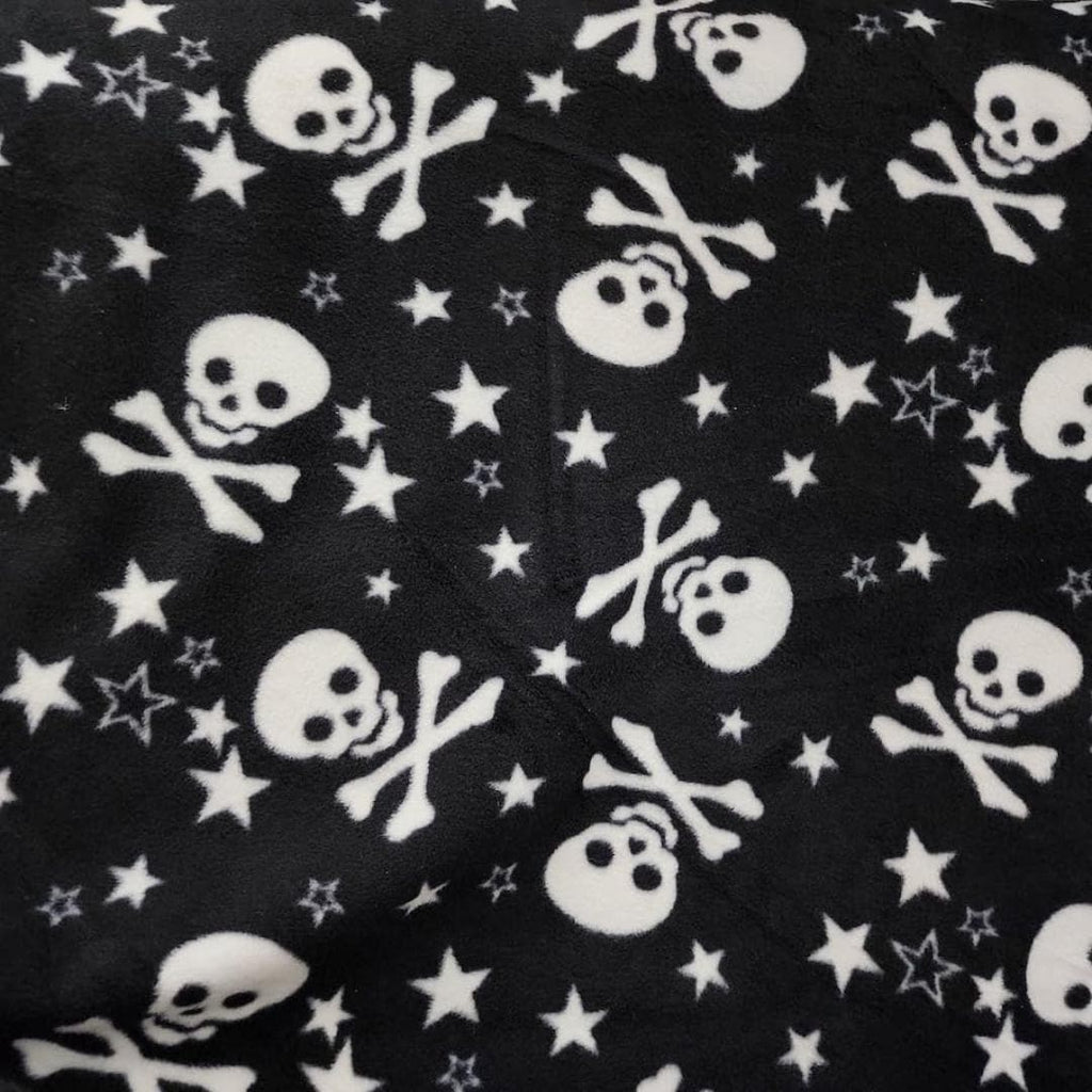 Skulls & Crossbones Print - Anti Pill Theme Fleece Fabric, 60” Inches Wide – Sold By The Yard Black/White