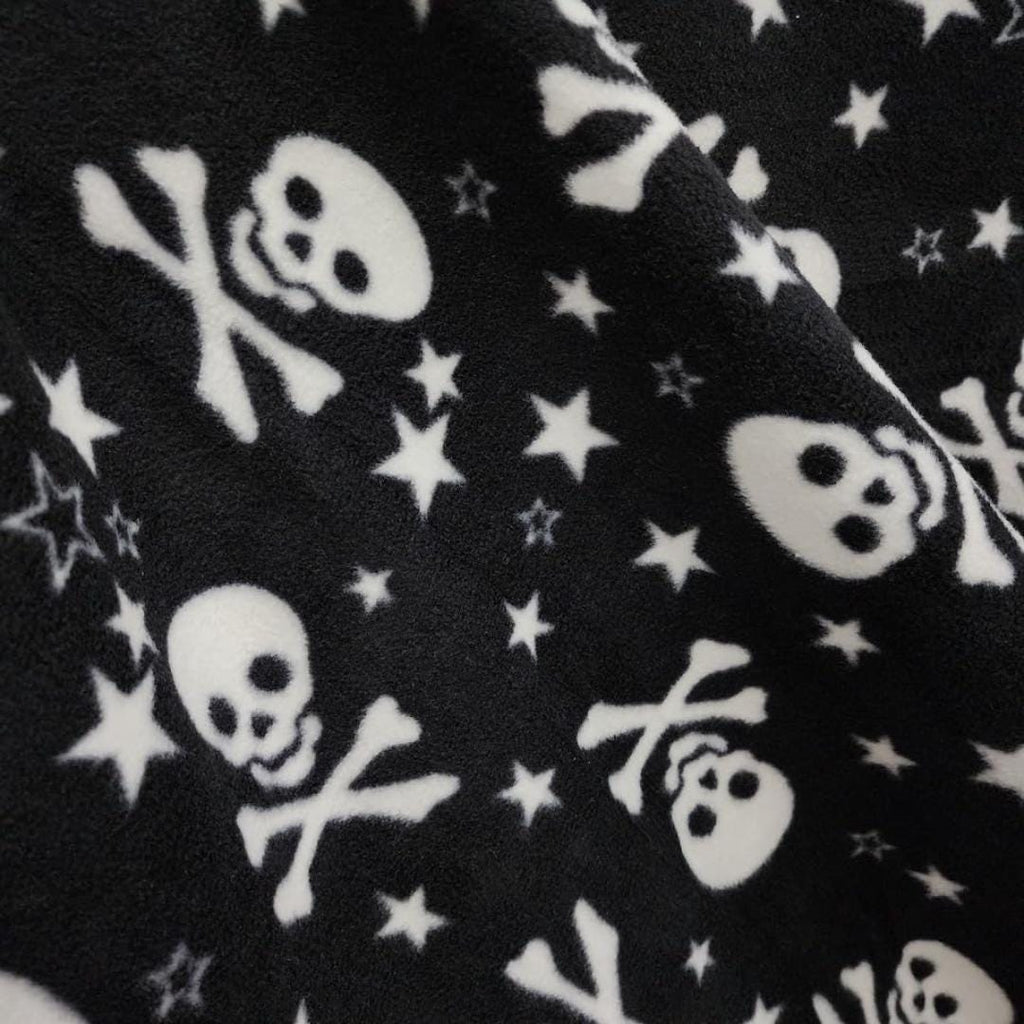 Skulls & Crossbones Print - Anti Pill Theme Fleece Fabric, 60” Inches Wide – Sold By The Yard Black/White